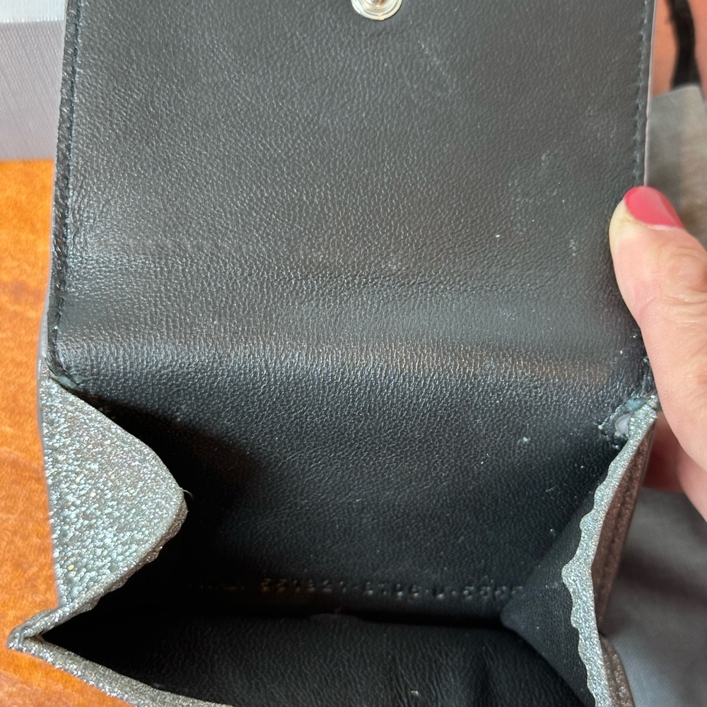 Balenciaga 551921 Metallic Silver Glitter
Everyday Mini Bifold Wallet - Picture 6 of 11